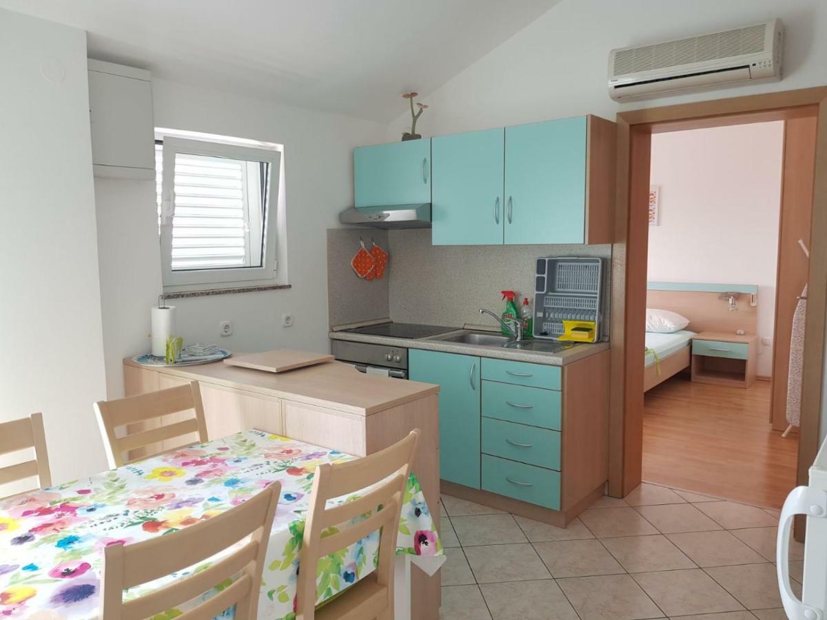 Apartmani Bambi ルン エクステリア 写真
