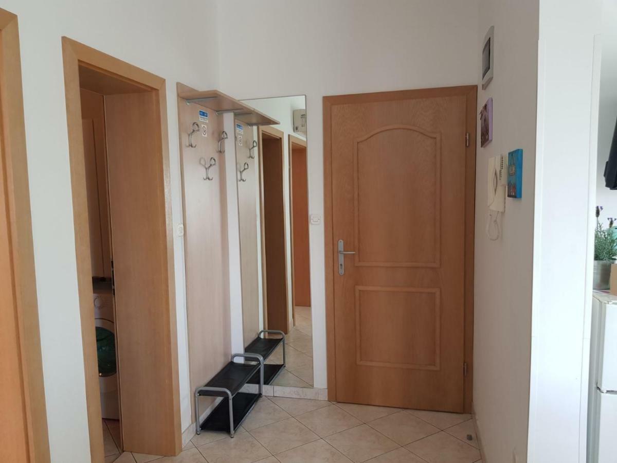 Apartmani Bambi ルン エクステリア 写真