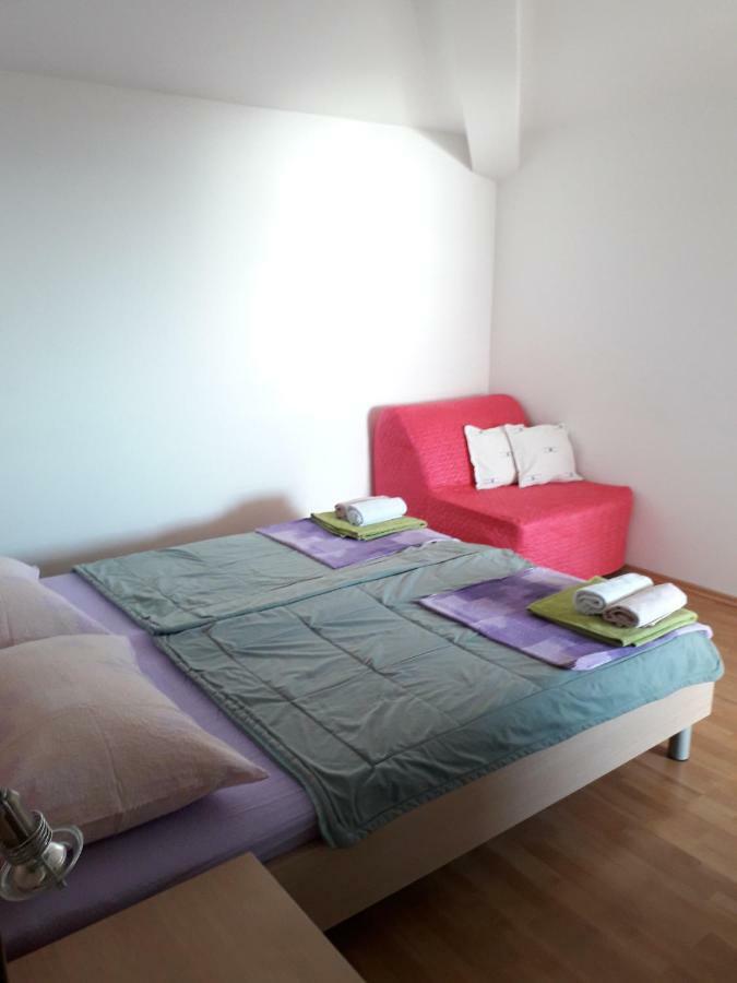 Apartmani Bambi ルン エクステリア 写真