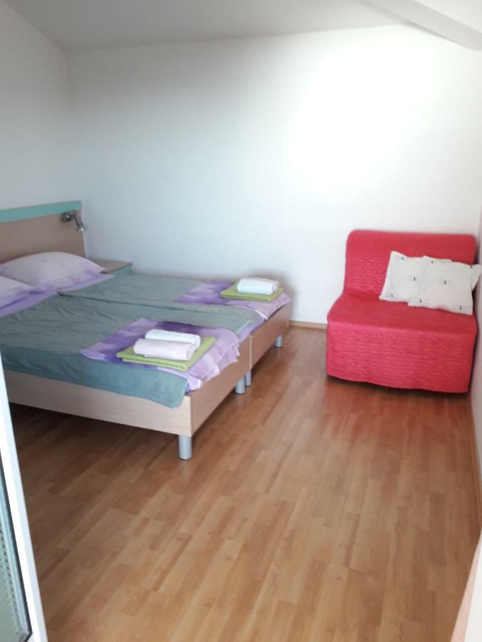 Apartmani Bambi ルン エクステリア 写真